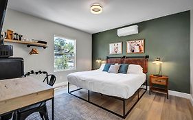 Two Bedroom - King In Master. Heart Of Downtown Vista